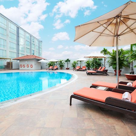 Eastin Grand Hotel Saigon Хошимин Экстерьер фото The pool at the hotel