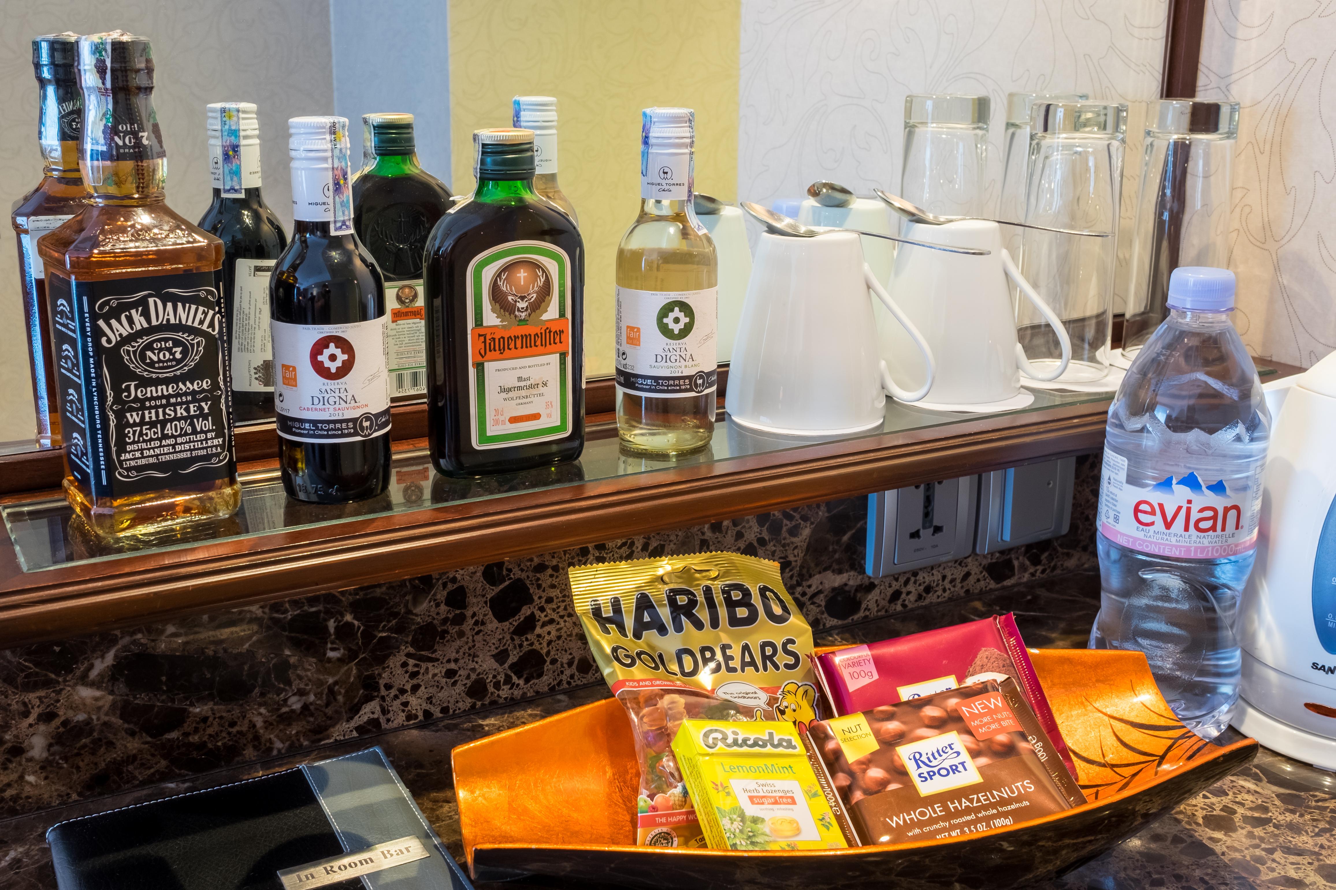 Eastin Grand Hotel Saigon Хошимин Экстерьер фото A typical hotel minibar