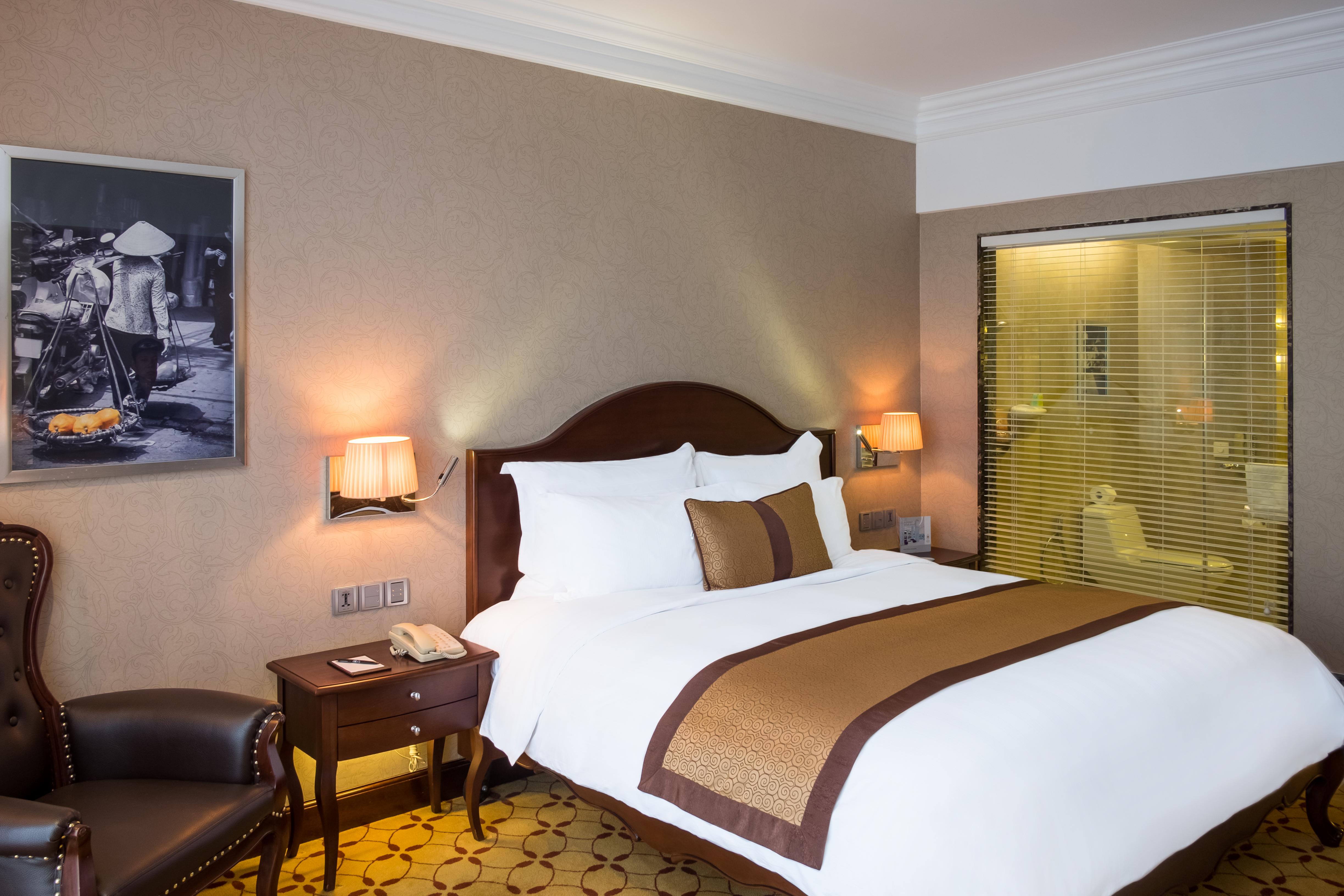 Eastin Grand Hotel Saigon Хошимин Экстерьер фото A room at the hotel