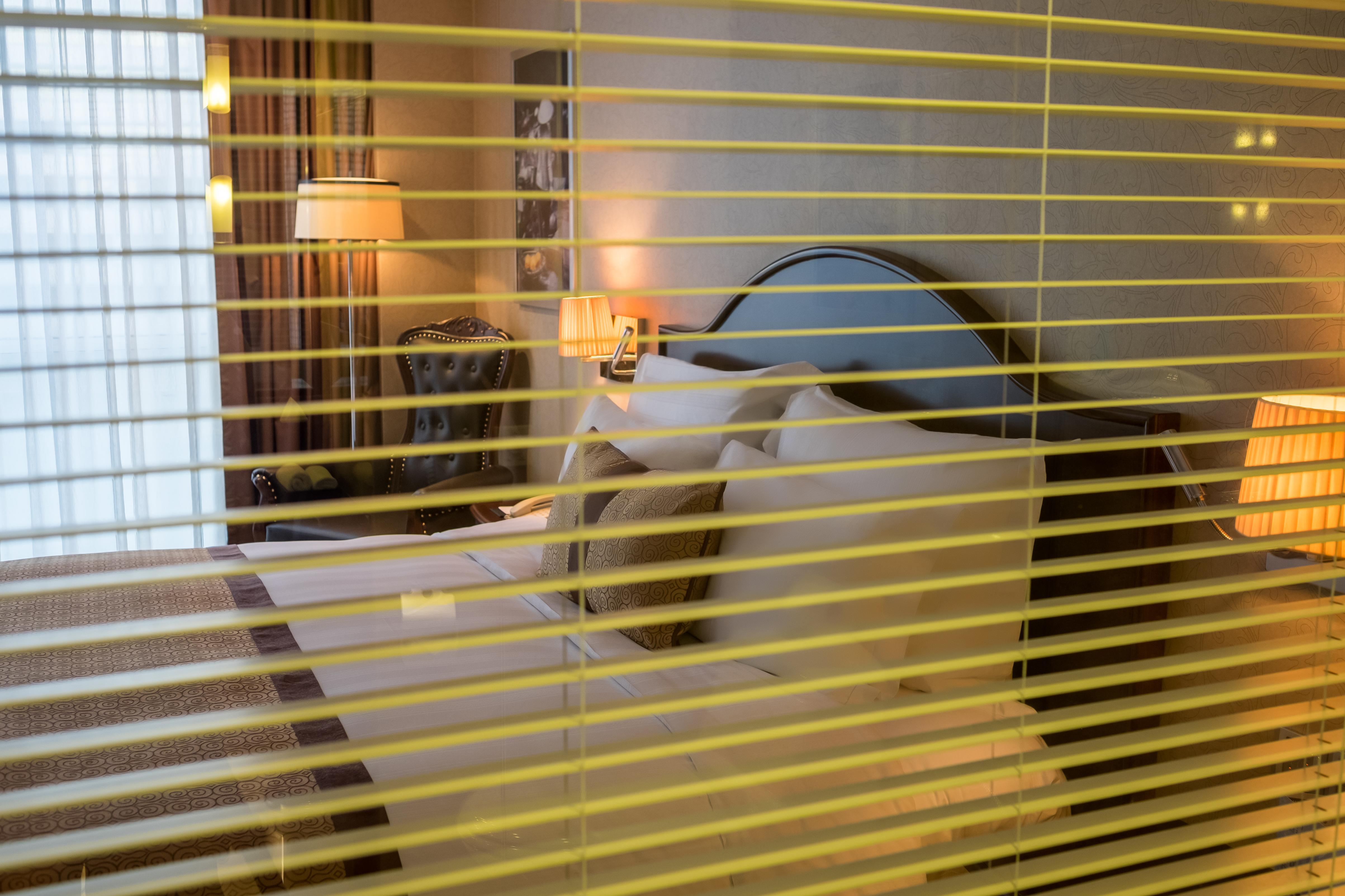 Eastin Grand Hotel Saigon Хошимин Экстерьер фото A venetian blind