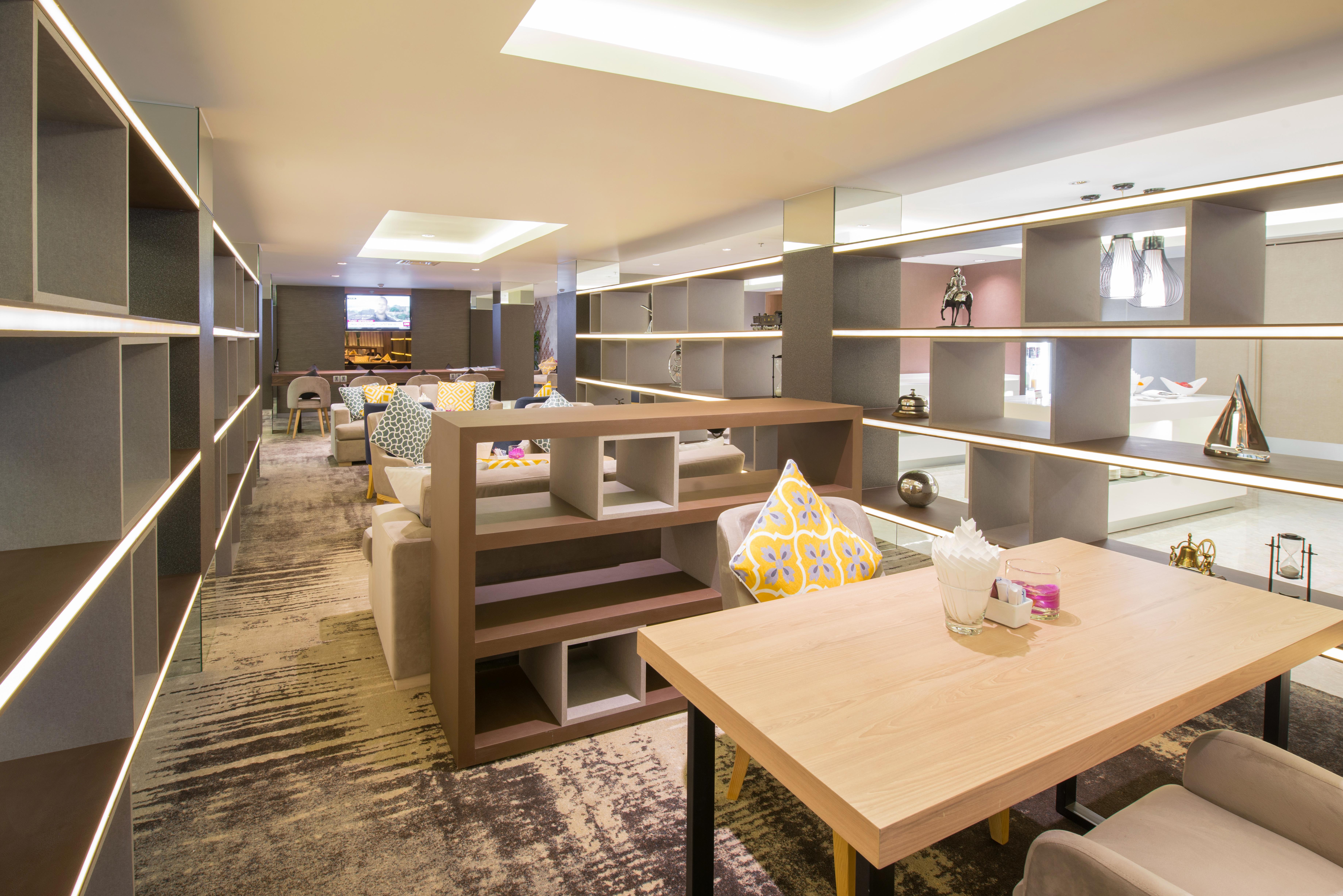 Eastin Grand Hotel Saigon Хошимин Экстерьер фото The lounge at the airport
