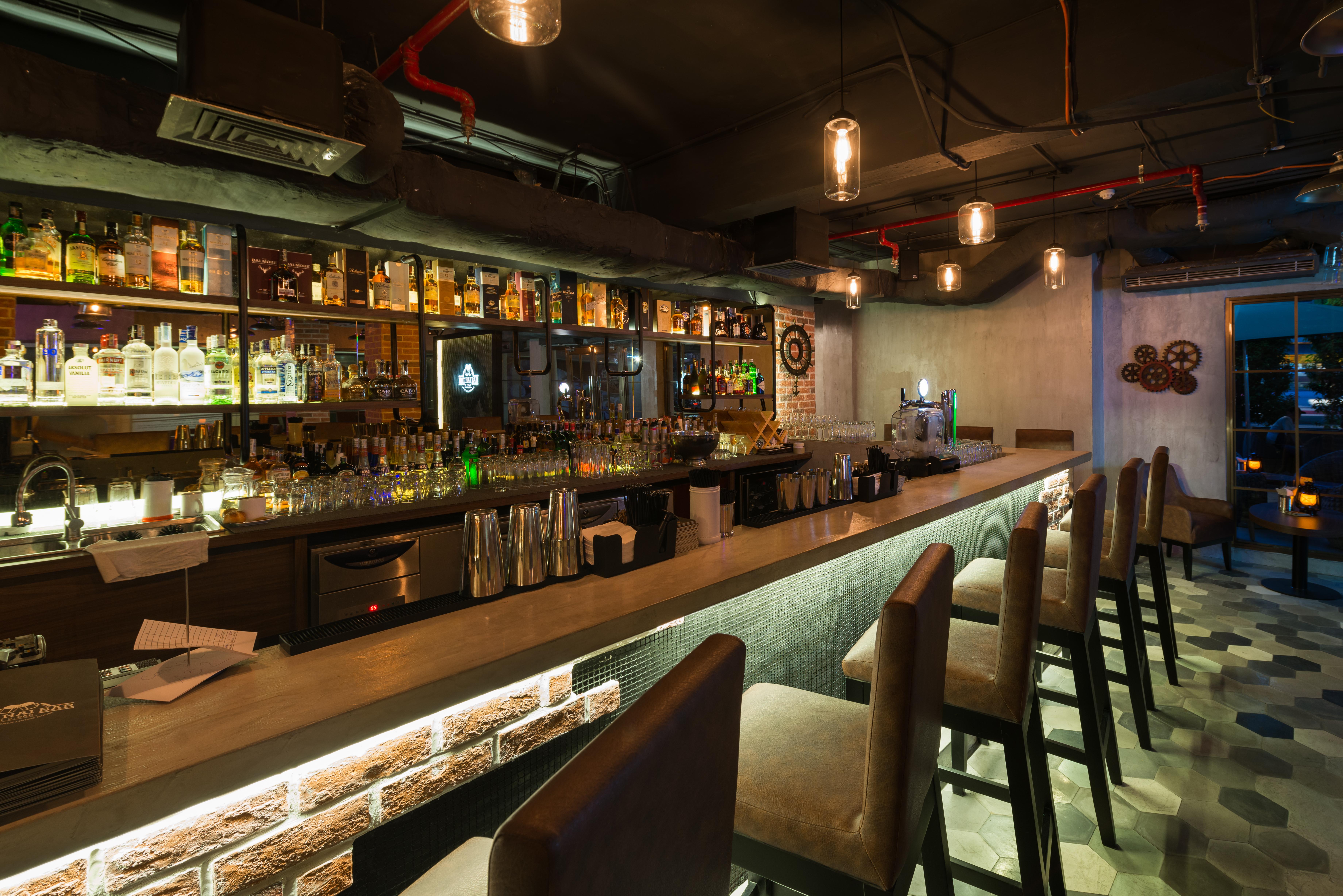 Eastin Grand Hotel Saigon Хошимин Экстерьер фото Bar at the hotel
