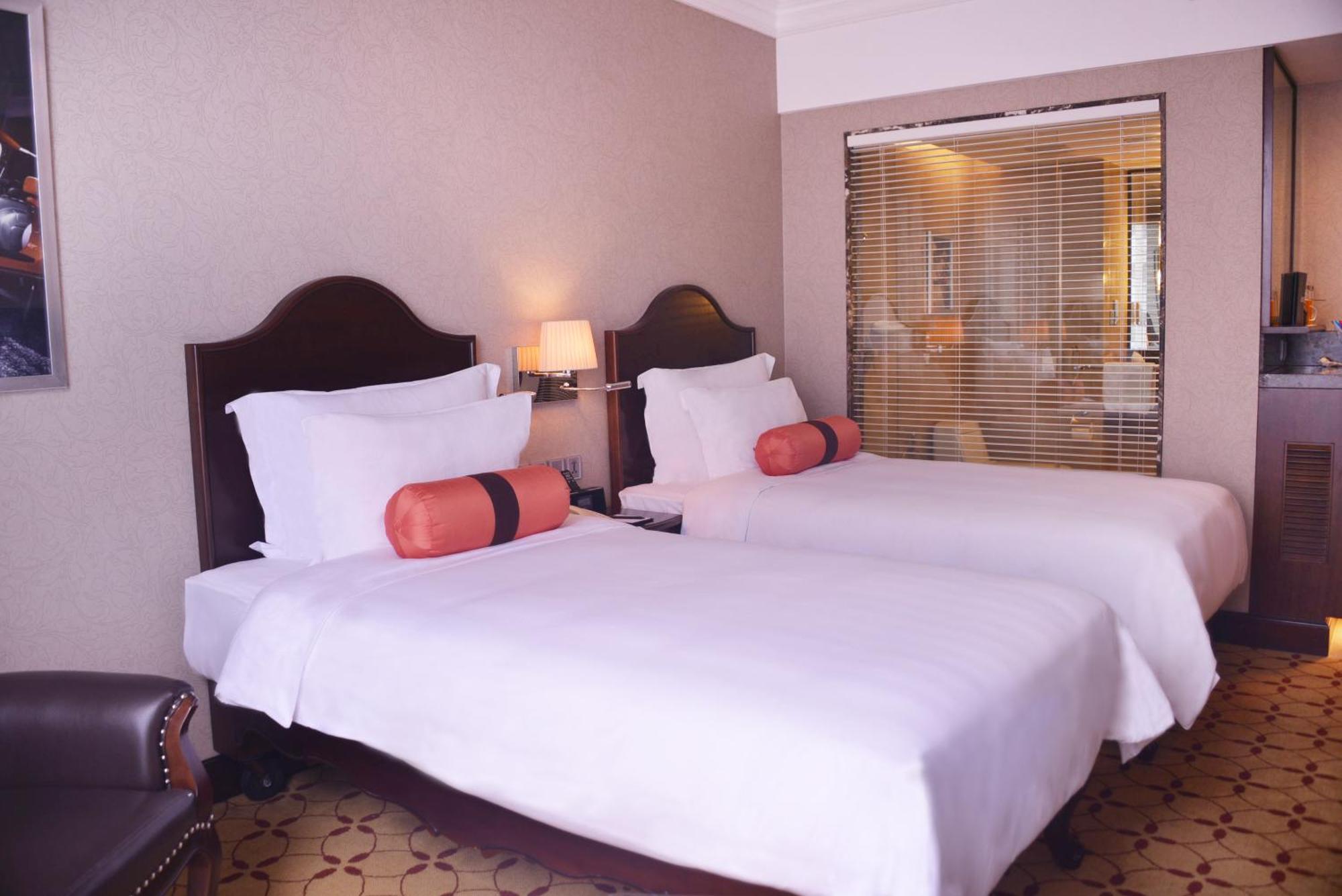 Eastin Grand Hotel Saigon Хошимин Экстерьер фото Deluxe Room